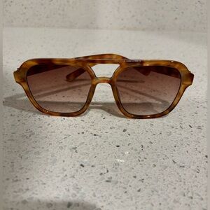 Square Aviator sunglasses
